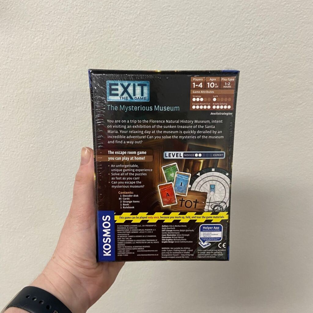 Exit the Game - The Mysterious Museum. The escape room board game. Looking at the back of the box